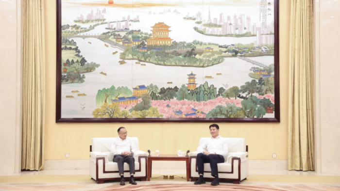 姜冬冬会见上海市第一人民医院院长郑兴东一行
